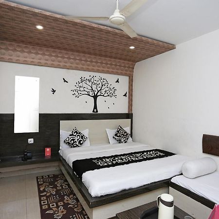 Super Oyo Flagship 4957 Hotel China Town Bhairaun Ghat Exterior photo