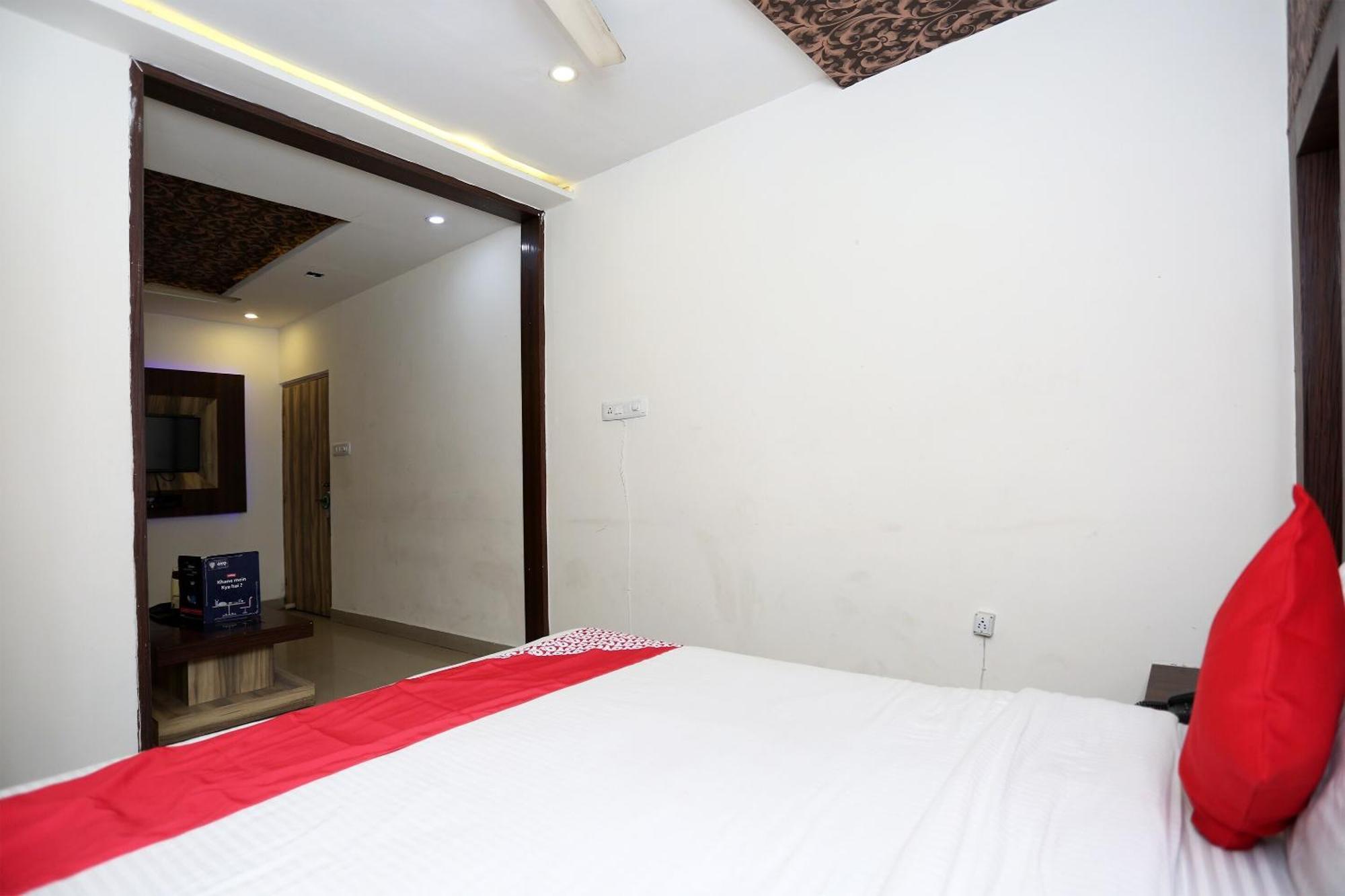 Super Oyo Flagship 4957 Hotel China Town Bhairaun Ghat Exterior photo