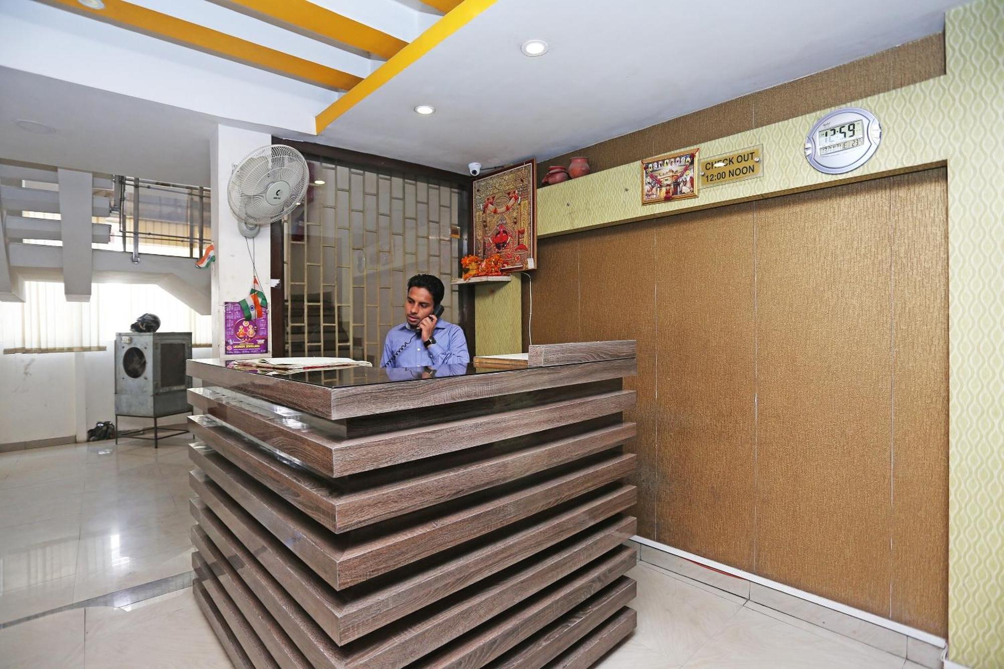 Super Oyo Flagship 4957 Hotel China Town Bhairaun Ghat Exterior photo