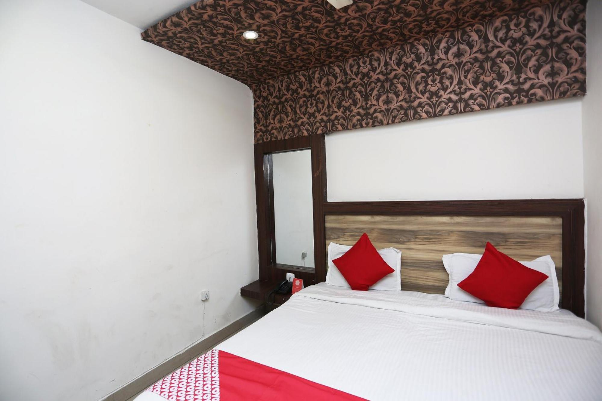 Super Oyo Flagship 4957 Hotel China Town Bhairaun Ghat Exterior photo