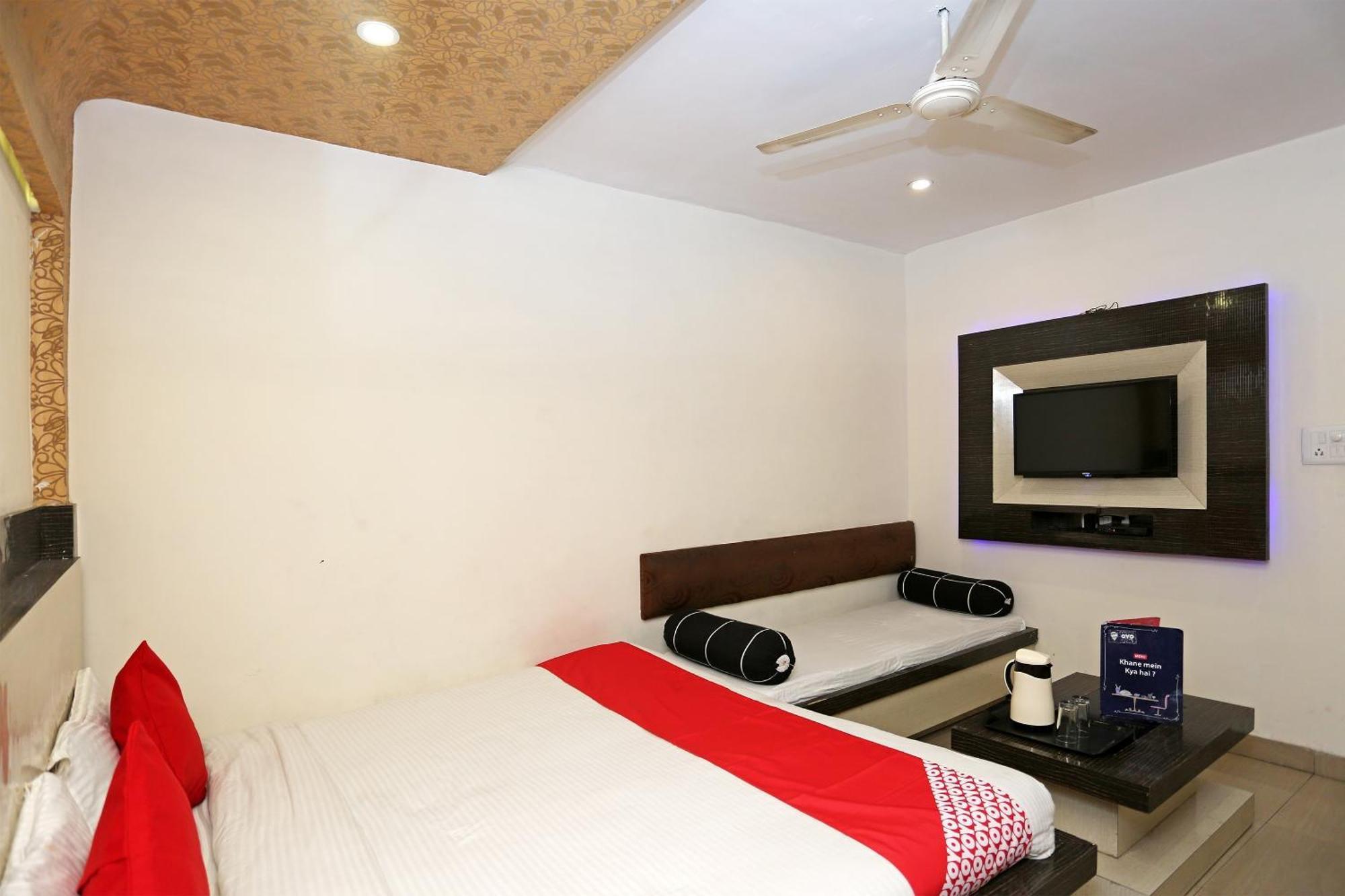Super Oyo Flagship 4957 Hotel China Town Bhairaun Ghat Exterior photo