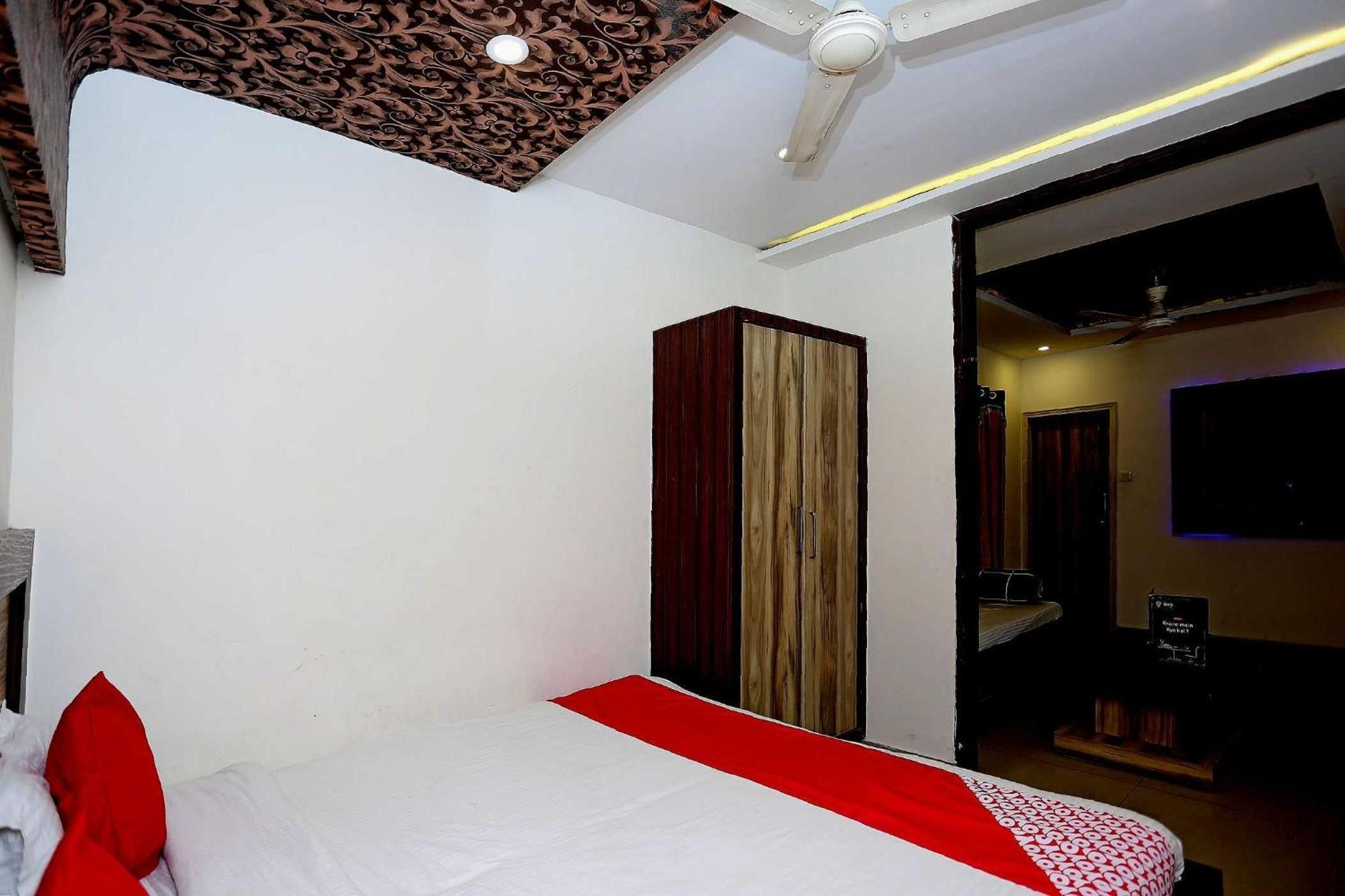 Super Oyo Flagship 4957 Hotel China Town Bhairaun Ghat Exterior photo